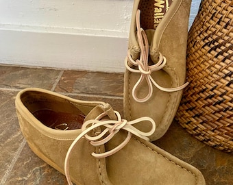 Clarks Wallabees Suede Desert Shoes Lace up Men display picture 1