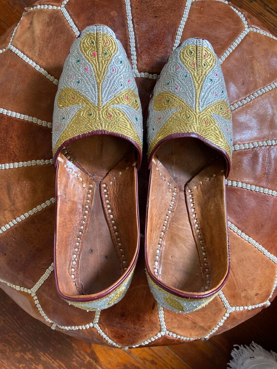 Traditional punjabi indian leather embroidered khussa… Gem