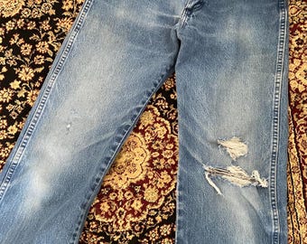 Y2K Vintage Wrangler Jeans: Faded & Distressed, 29x38