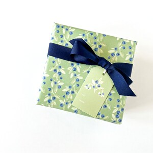 Blueberry Print Gift Wrap Sheets: Green Holiday Wrapping Paper