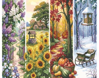 Puede incluir: Una obra de arte vertical de cuatro paneles que representa las estaciones. El primer panel muestra lilas moradas e iris. El segundo presenta una cabaña soleada, un pozo de piedra y girasoles. El tercero muestra follaje de otoño, calabazas y manzanas.