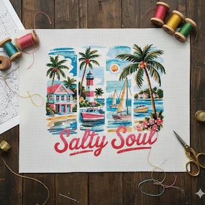 Puede incluir: Un diseño de punto de cruz con temática costera, con un faro, veleros y palmeras. Las palabras "Salty Soul" están en escritura roja. El diseño está sobre tela blanca, rodeado de carretes de hilo y herramientas de costura.