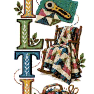 Peut inclure: Un motif décoratif vertical présentant le mot QUILTING en grandes lettres colorées et à motifs. L'image comprend des illustrations de tissus empilés, un cutter rotatif, une chaise à bascule avec une courtepointe et un panier de couture.