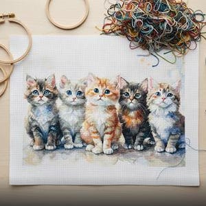 Patrón de punto de cruz "Cinco gatitos": gatos atigrados, esmoquin y pelirrojos (descarga en PDF)