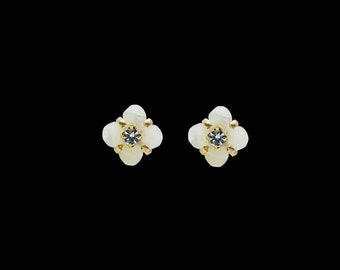 Mère de perle fleur Stud boucles d’oreilles