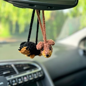 Colgante de ganchillo para espejo retrovisor de coche con forma de perro salchicha, adorno para espejo retrovisor con forma de perro salchicha, lindo regalo para amantes de los perros.