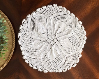White Crocheted Doily, Large Round Doily, Doilies, Vintage Crocheted Doily, FREE SHIPPING