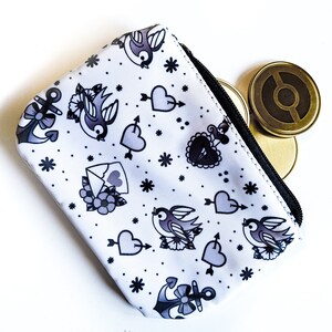 Bolsa de moedas com padrão de tatuagem tradicional | Mini bolsa preta e branca de 3x5 polegadas para cosméticos, moedas, carteira