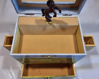 Enchantmints 4-Drawer Horse Ranch jewelry/music box With Spinning Dark Brown Horse Figurine