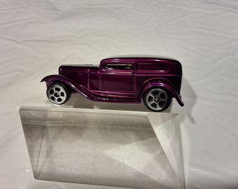 Maisto Purple 1932 Ford Sedan Diecast Metal Car, 1:64 Scale (Without Box)