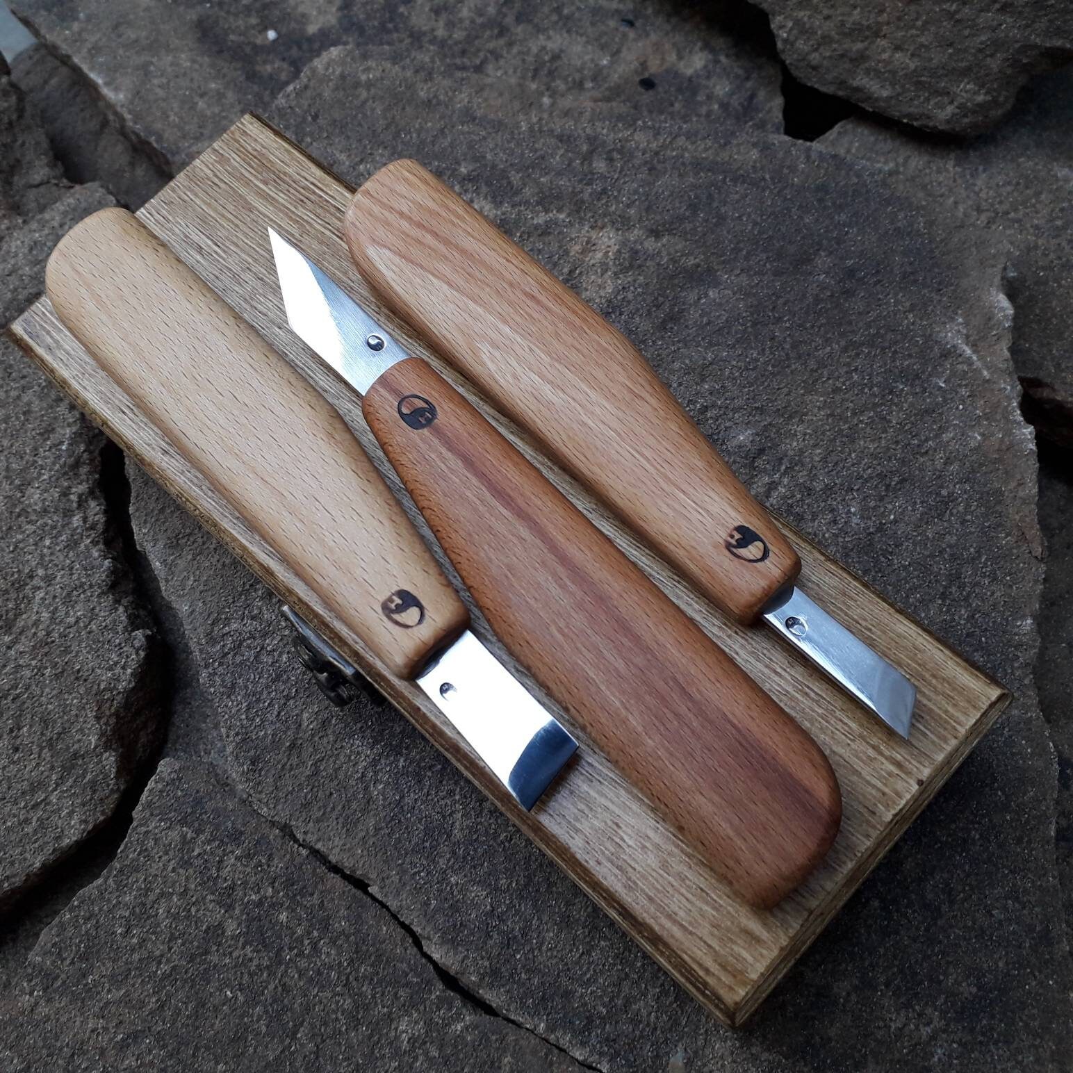 手鍛造木彫り彫刻刀セット：幾何学模様のナイフ、ブナ材ハンドル