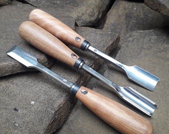 手鍛造ツールセット。木彫り用のツールセット。