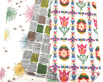 sacs cadeaux en papier vintage. Design rétro des années 60. Emballage cadeau Mid-Century.