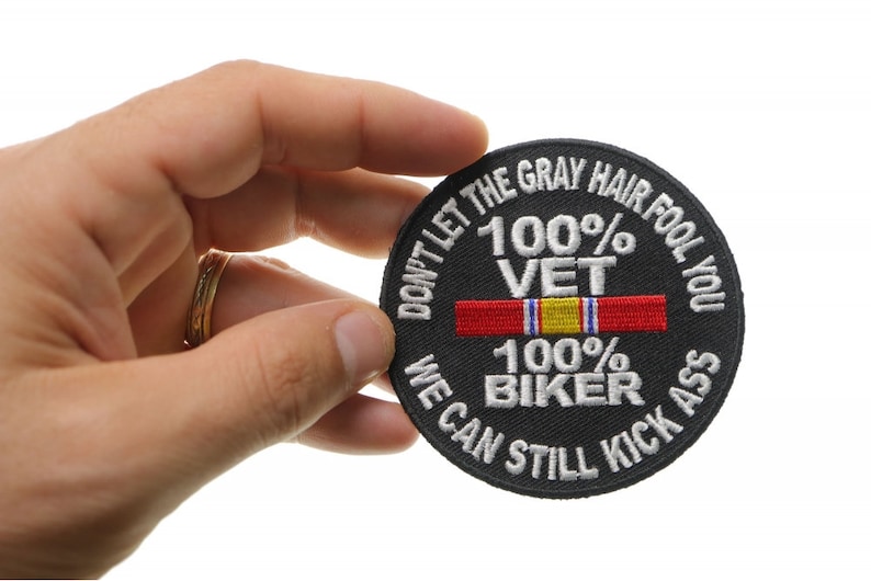 Patch, Embroidered Patch (Iron-On or Sew-On), 100 Percent Vet 100 Percent Biker Don't Let Grey Hair Fool You Can Still Kick Ass, 3" Round zdjęcie 1