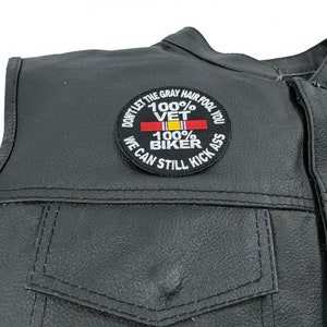 Patch, Embroidered Patch (Iron-On or Sew-On), 100 Percent Vet 100 Percent Biker Don't Let Grey Hair Fool You Can Still Kick Ass, 3" Round zdjęcie 3