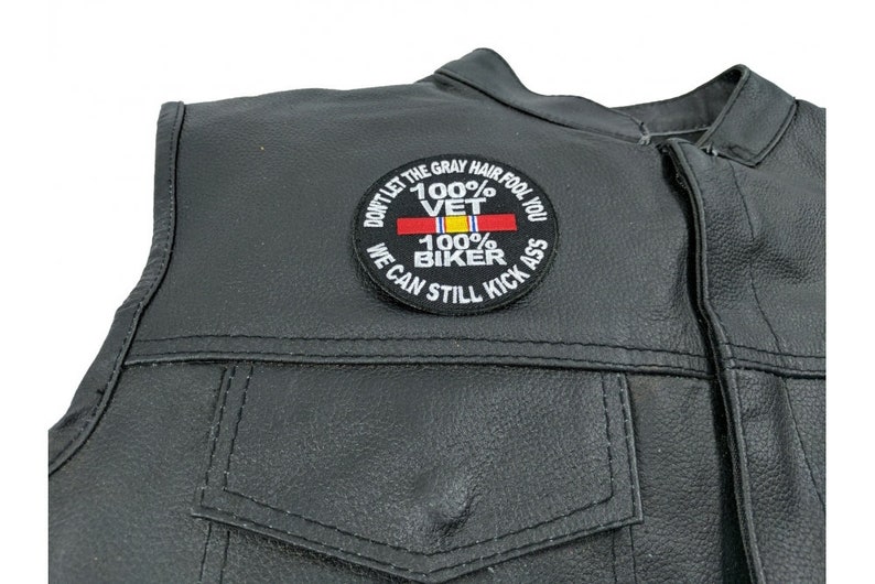 Patch, Embroidered Patch (Iron-On or Sew-On), 100 Percent Vet 100 Percent Biker Don't Let Grey Hair Fool You Can Still Kick Ass, 3" Round zdjęcie 3