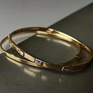 Elegance in Gold: Dainty 18k Solid Gold Bangle Bracelet - Choose with or without Diamonds - Timeless Gold Bangle - Perfect Gift for Her