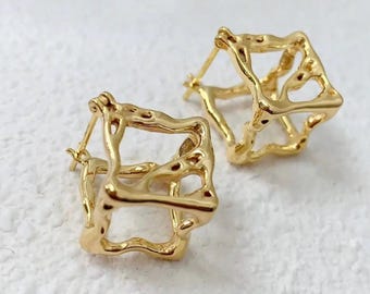 18 kt gouden kubusoorbellen, kubusoorbellen in 18 kt goud, kubusoorbellen, geometrische oorbellen