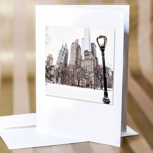 Scheda di festa di New York City, Central Park South, neve, vecchio alberino della lampada, fotografia inverno, Skyline di Manhattan, cartolina d'auguri, per le vacanze a set di carte