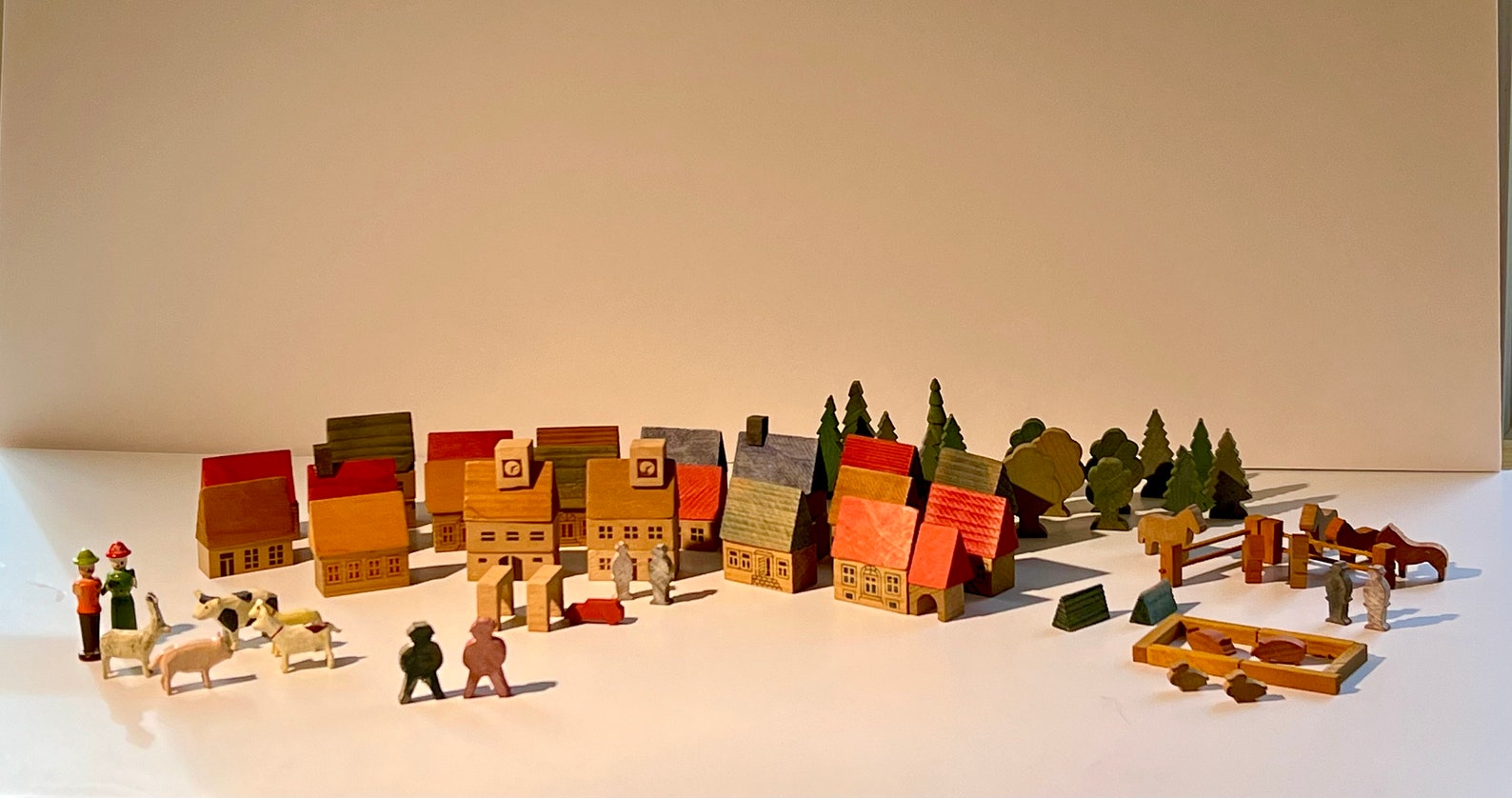 Erzgebirge Vintage Primitive Wooden German Folk Art Village Miniature 75 Pieces