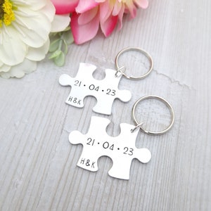 Personalised Anniversary Date Keyring, Jigsaw Keychain For Him, Custom Gift for couples, Wedding Date Personalized Gifts for Husband Wife