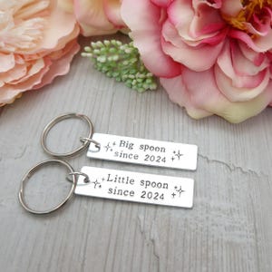 Löffel kleiner Löffel personalisierter Schlüsselring, Jahrestagsgeschenk für Freund, Geschenke zum Valentinstag für Ehemann, Paare Keychain Set