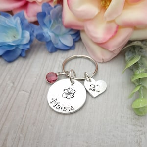 Cadeau 21e anniversaire fille, nom personnalisé estampé à la main porte-clés, 21e cadeaux, fleurs de naissance et pierres de naissance cadeaux porte-clés, 21e anniversaire unique
