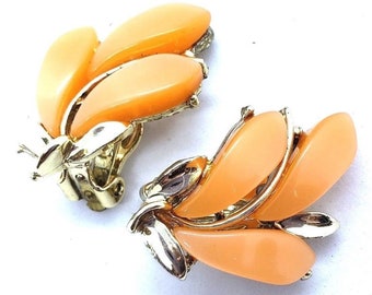 Vintage Thermoset Plastic Orange Peach Flower Gold Tone Clip Earrings