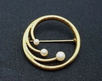 Monet Circle Pin Three Simulated Pearls Gold Tone  Signed 1.5 Inch VTG