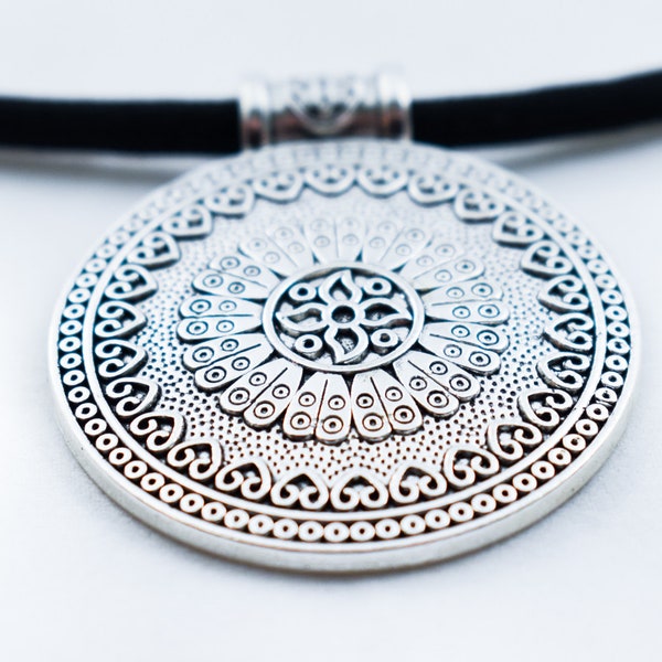 Mandala Necklace, Beautiful, Gift for Her, Paracord Necklace, Mandala Pendant, Focal Point, Gift for Mom, Sister Gift, Girlfriend Gift