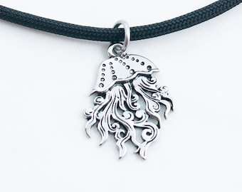 Collar de medusas, Criatura marina, Joyas de playa, Collar paracord, Medusas, Hombre portugués o guerra, Animal oceánico, Regalo de isla tropical