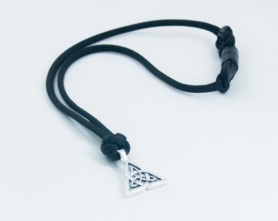 Keltische Knoten, Paracord Halskette, Dreieck Knoten, irische Geschenke, keltischen Schmuck, Triquetra, Trinity Knoten, keltische Knoten Charme, Keltische Knoten, Paracord Halskette, Dreieck Knoten, irische Geschenke, keltischen Schmuck, Triquetra, Trinity Knoten, keltische Knoten Charme,