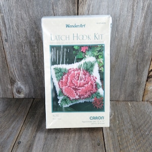 Vintage Latch Hook Rug Kit Rose Caron Wonder Art Craft Flowers Pillow Pink Green 4604