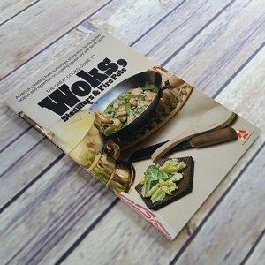 Vintage Cookbook Woks Steamers Fire Pots Recipes Great Cooks Guide 1977 Paperback Book