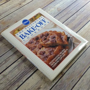 Vintage Cookbook Pillsbury Bake Off Cook Book Recipes 1990 Prize Winning Recipes Hardcover with Dust Jacket