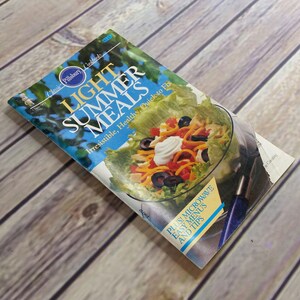 Vtg Pillsbury Cookbook Light Summer Meals 1987 Recipes Paperback Booklet Grocery Store Pamphlet