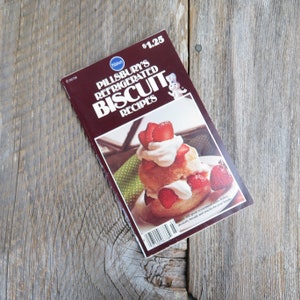 Vintage Pillsbury&#39;s Refrigerated Biscuit Recipes Cookbook 1976 Main Dishes Desserts Recipes Paperback Booklet Grocery Store