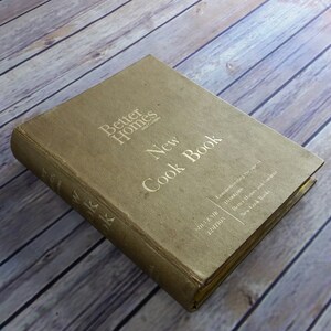 Vintage Better Homes and Gardens New Cookbook Recipes 5 Ring Binder 1965 Hardcover 1960s Gold Cover Souvenir Edition Commemoration