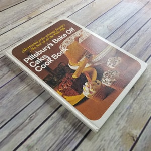 Vintage Cookbook Pillsbury Bake Off Cake Recipes Hardcover 1969 Decorating Frostings and Glazes Toppings Easy Cakes Take Along Cakes