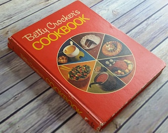 Vintage Cookbook Betty Crocker Red Pie Cover 1973 Recipes Cook Book Hardcover Golden Press