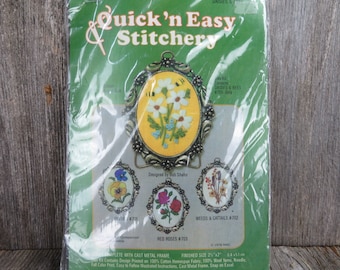 Vintage Daisies and Bees Crewel Embroidery Kit Quick and Easy Stitchery Craft Wool The Kit Bit