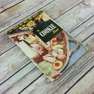 Vintage Cookbook The Cookie Book Culinary Arts Institute Recipes 1953 Ruth Berolzheimer Paperback Booklet