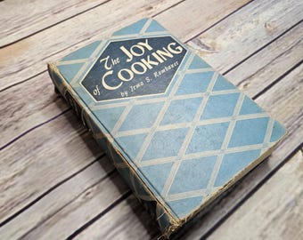 Livro de receitas clássico "Joy of Cooking" de Irma Rombauer e Becker, 1946, capa dura.