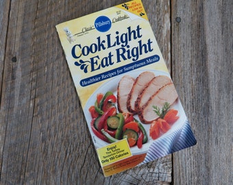 Cook Light Eat Right Cookbook Pillsbury Classic Healthy Recipes Pamphlet Grocery Store Booklet 1990