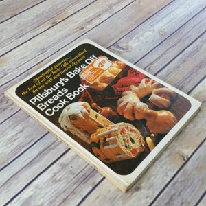 Vintage Cookbook Pillsbury&#39;s Bake Off Breads Cook Book Recipes Hardcover 1968 Prize Winning Favorites