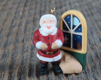 Vintage Mini Jolly Old Santa Ornament Window Miniature 1997