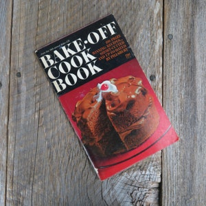 Vintage Pillsbury 18th Annual Bake Off Cook Book Winning Recipes 1967 Paperback Booklet Grocery Store Booklet Vintage Cookies Cakes
