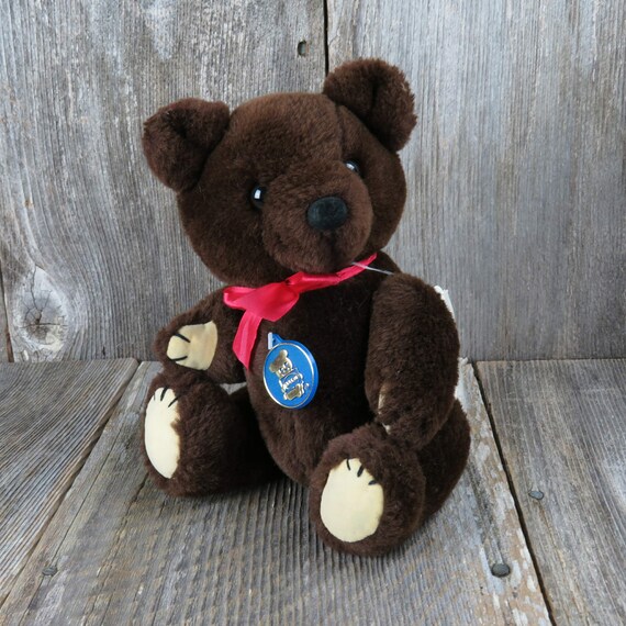 brown teddy bear with red bow