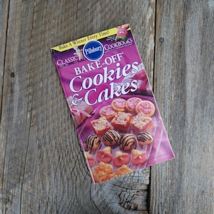 Pillsbury Bake Off Cookies and Cakes Cookbook Classic Favorites Pamphlet Grocery Store Booklet 1991 Dessert