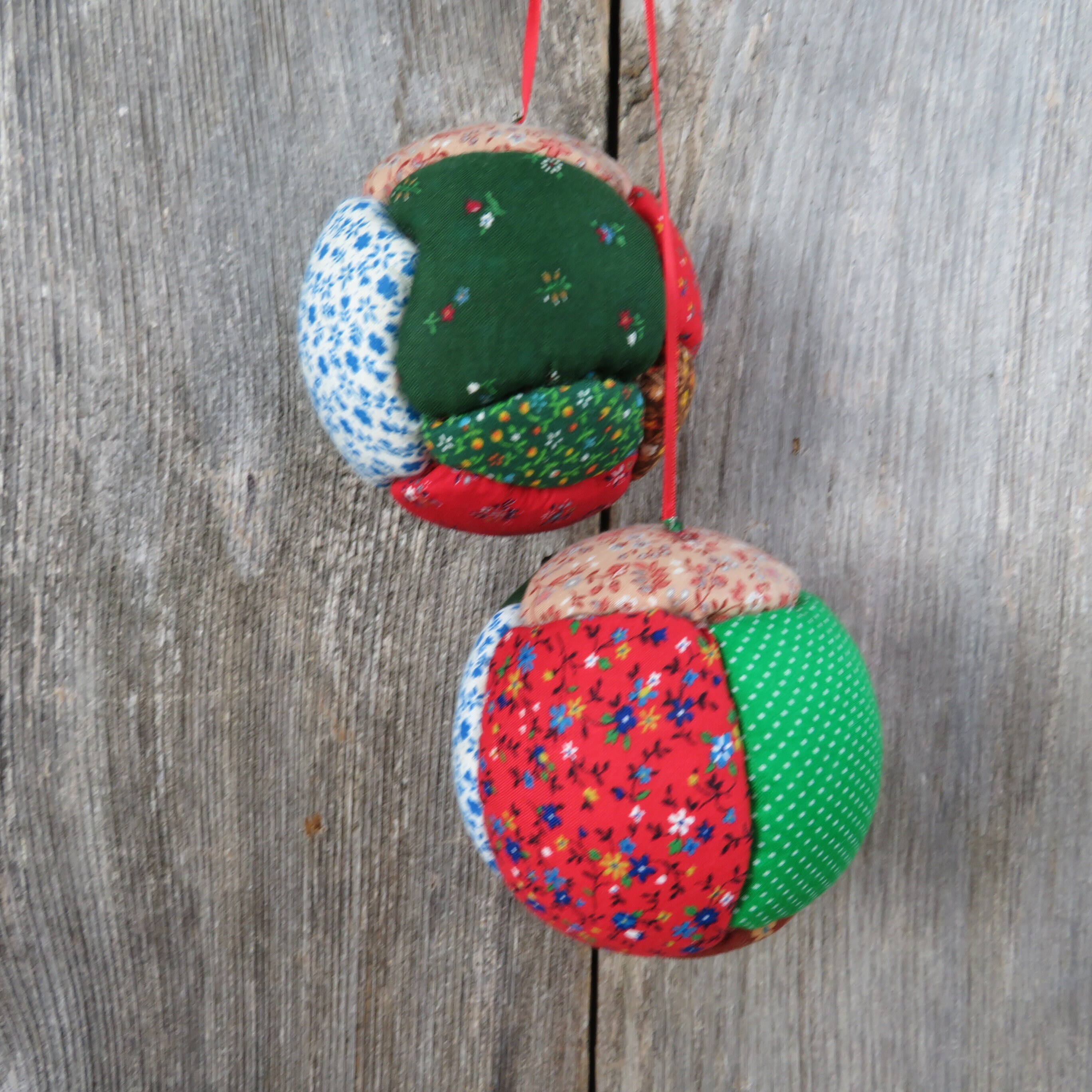 Vintage Quilted Ball Christmas Ornament Patchwork Door  display picture 1